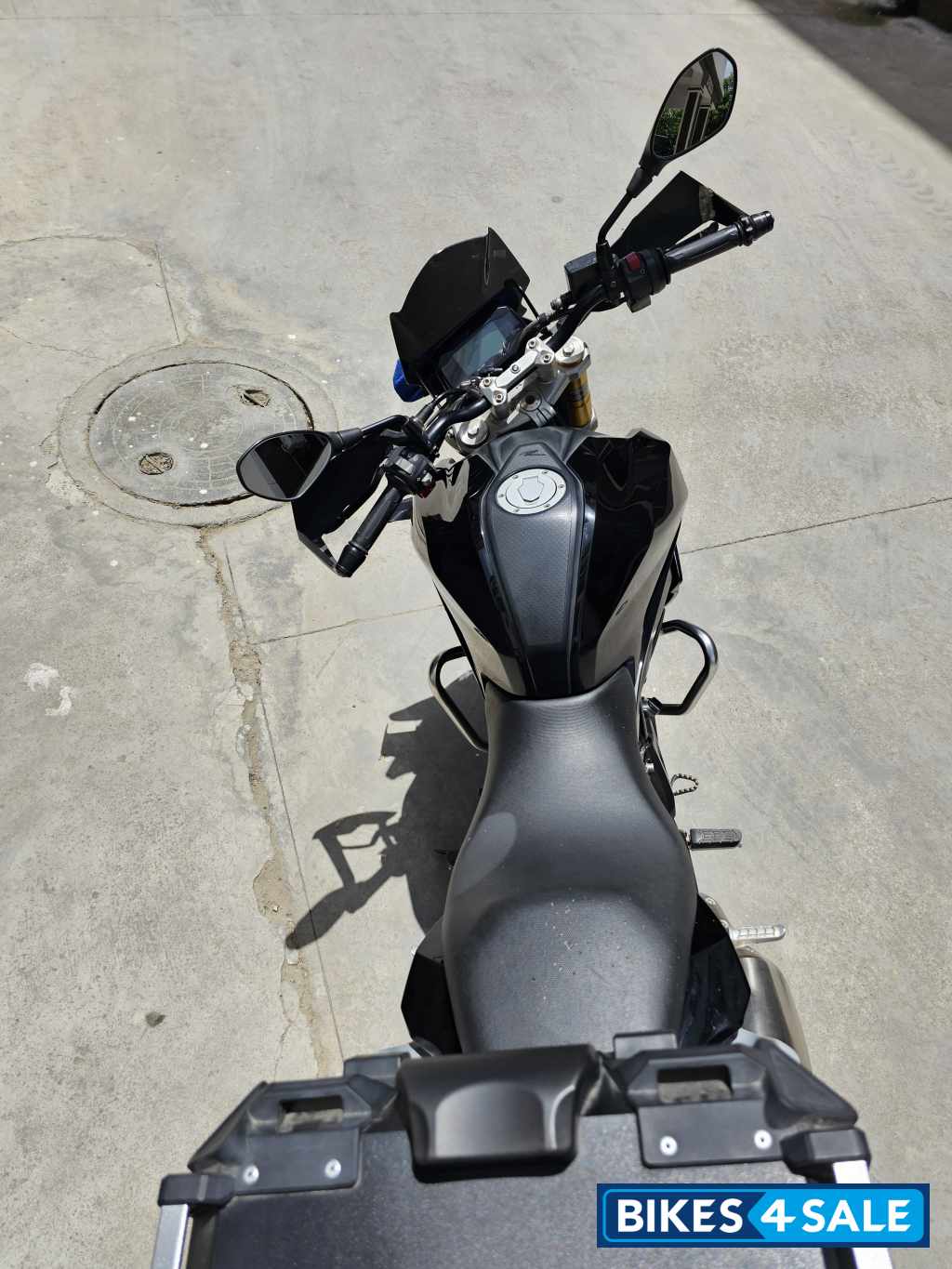 Cosmic Black BMW G 310 R