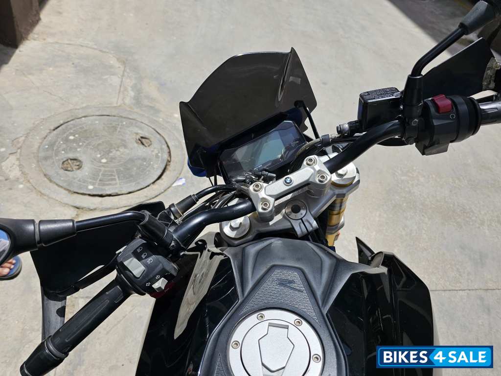 Cosmic Black BMW G 310 R