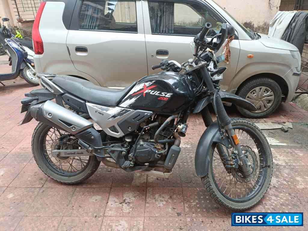 Black Hero Xpulse 200 4V