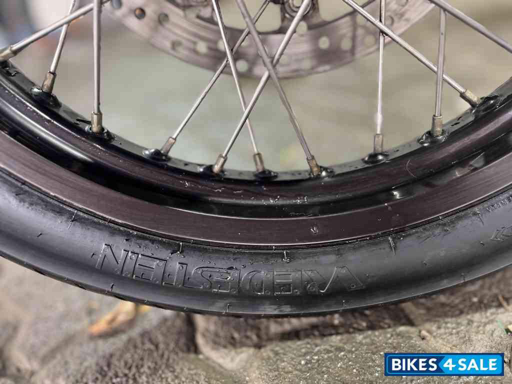 Ice Queen White Royal Enfield Continental GT 650