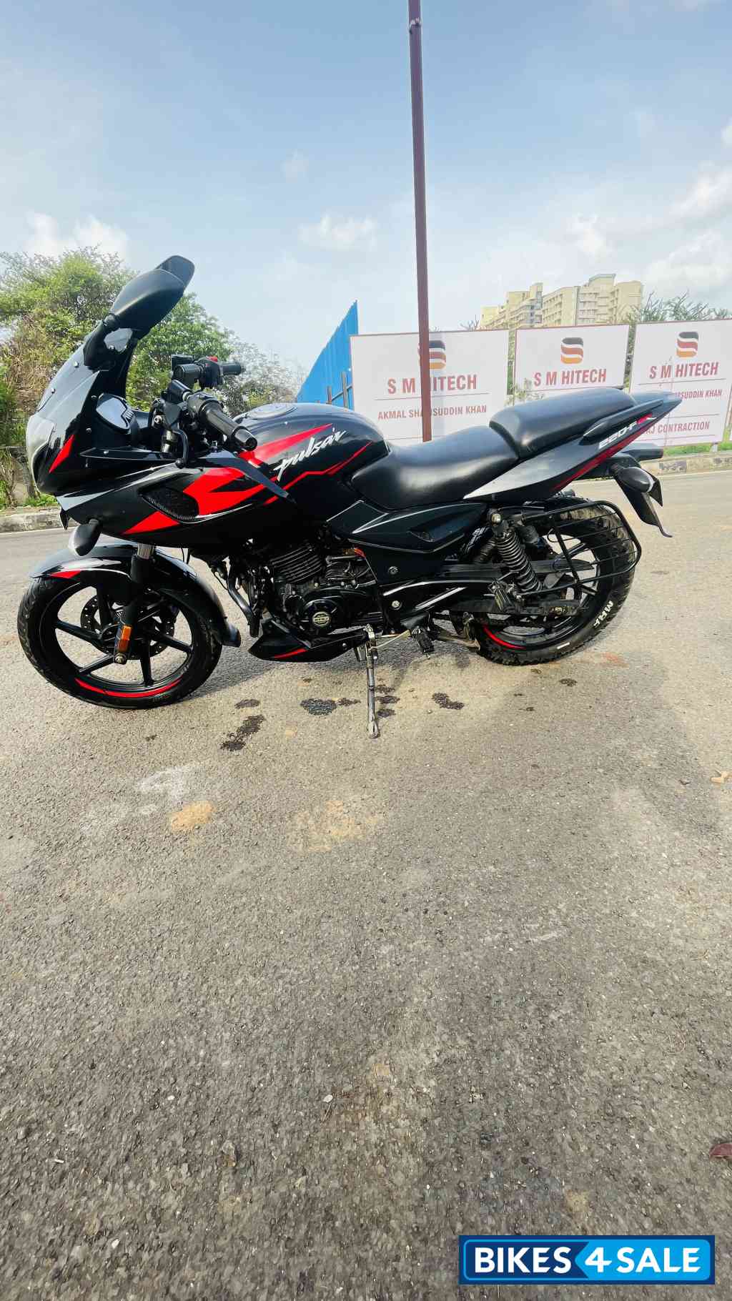 Bajaj Pulsar 220F BS6