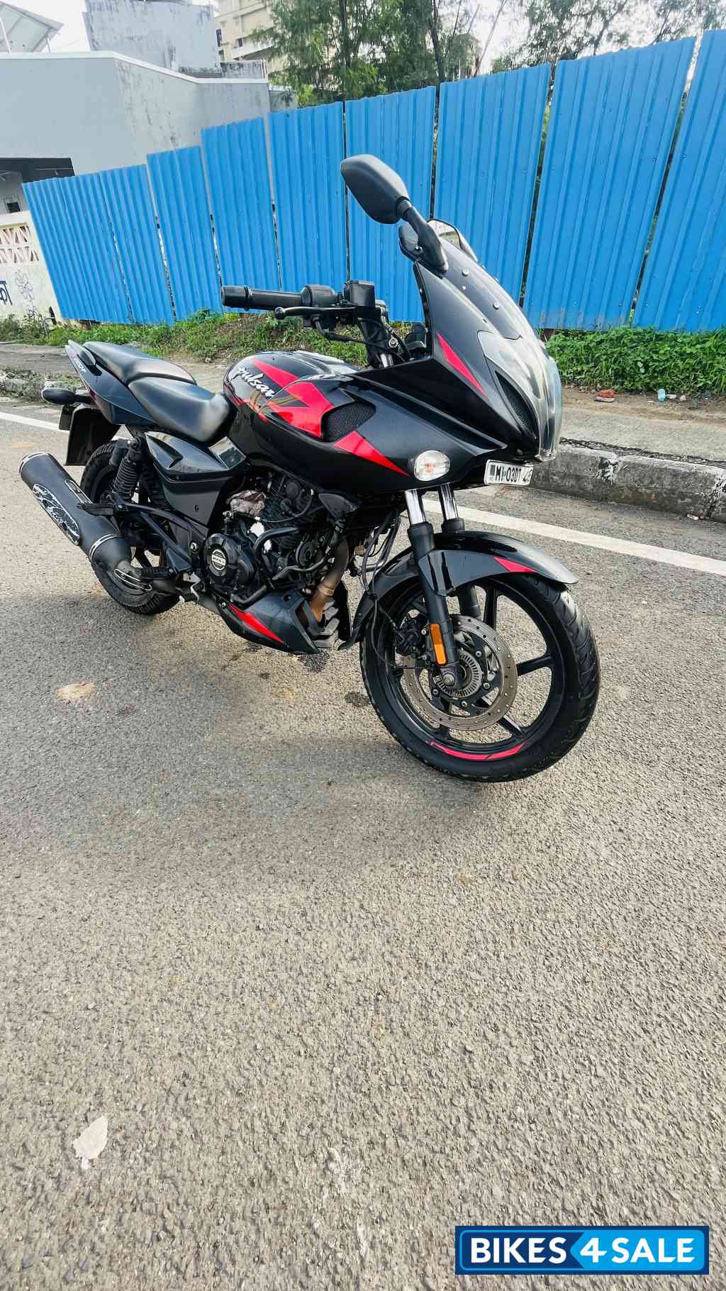 Bajaj Pulsar 220F BS6