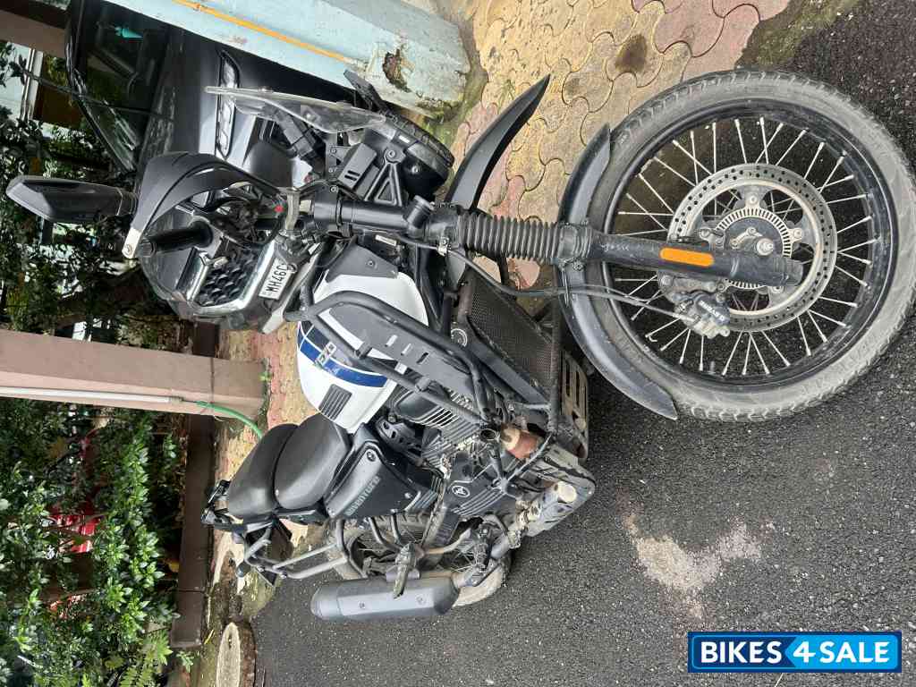 Gloss Whiteout Yezdi Adventure Gloss