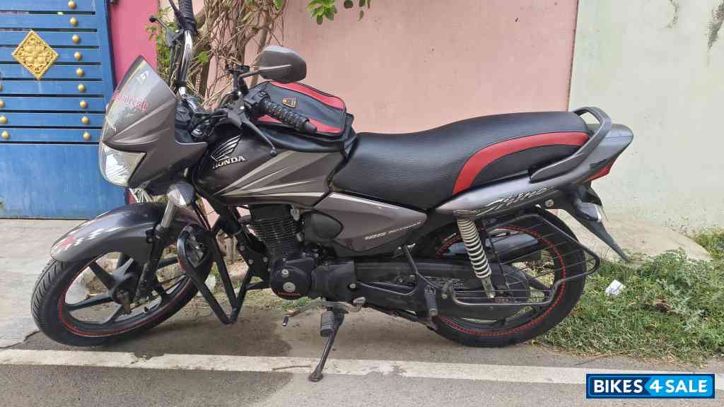 Grey Honda Shine 125 Drum