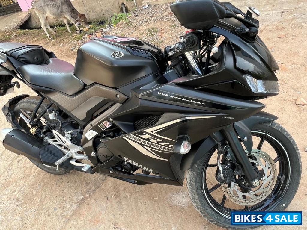 Black Yamaha YZF R15 V3