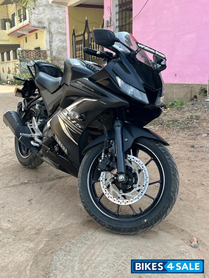 Black Yamaha YZF R15 V3