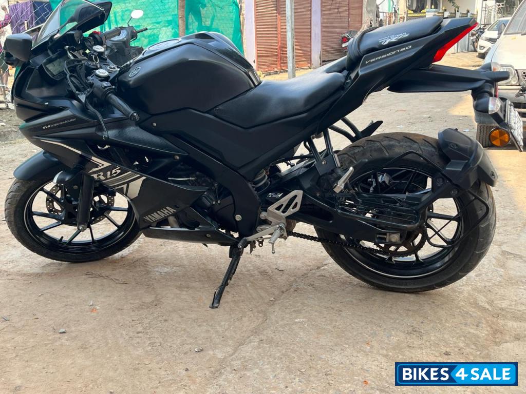 Black Yamaha YZF R15 V3