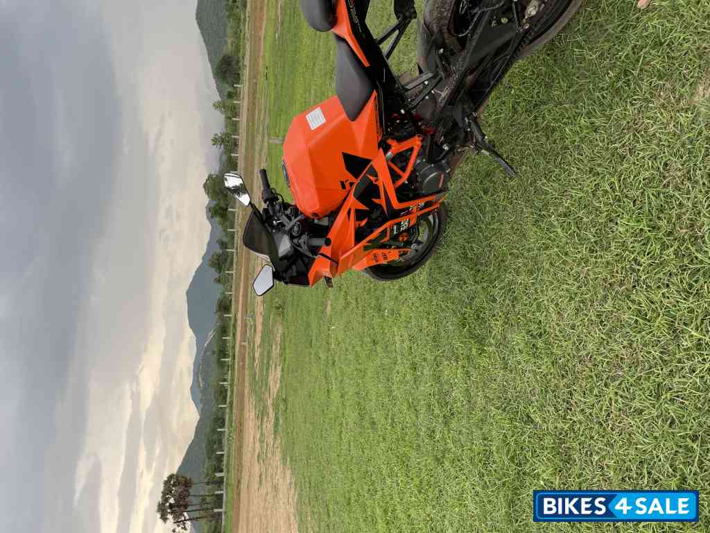 Orange KTM RC 200 GP