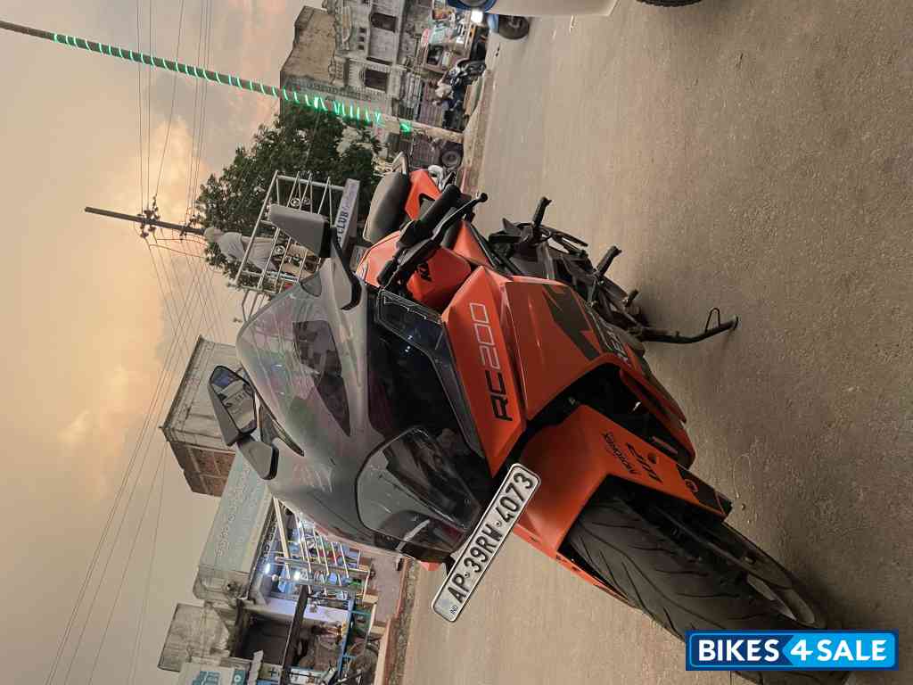 Orange KTM RC 200 GP