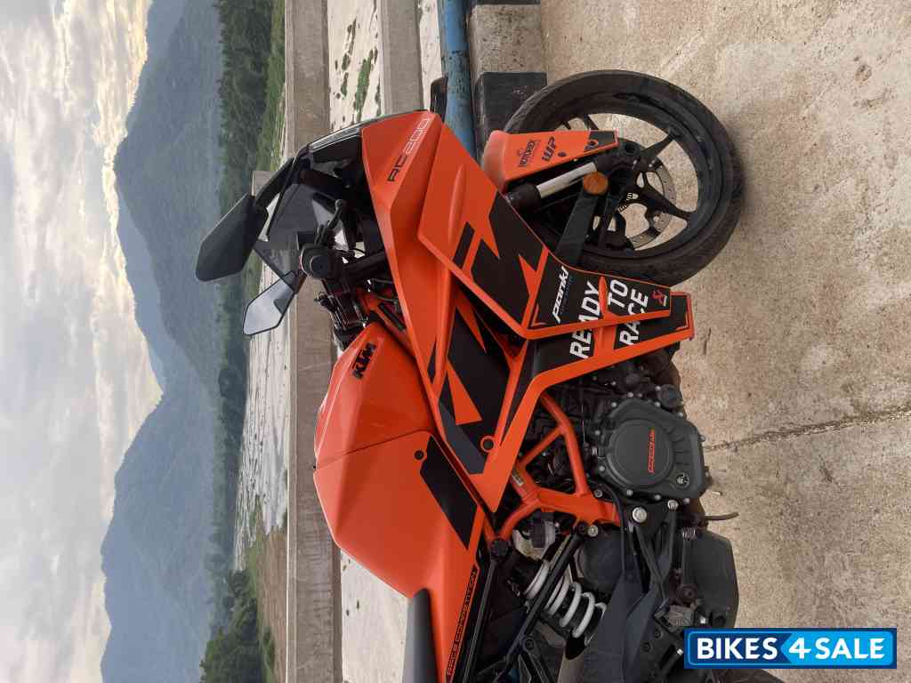 Orange KTM RC 200 GP