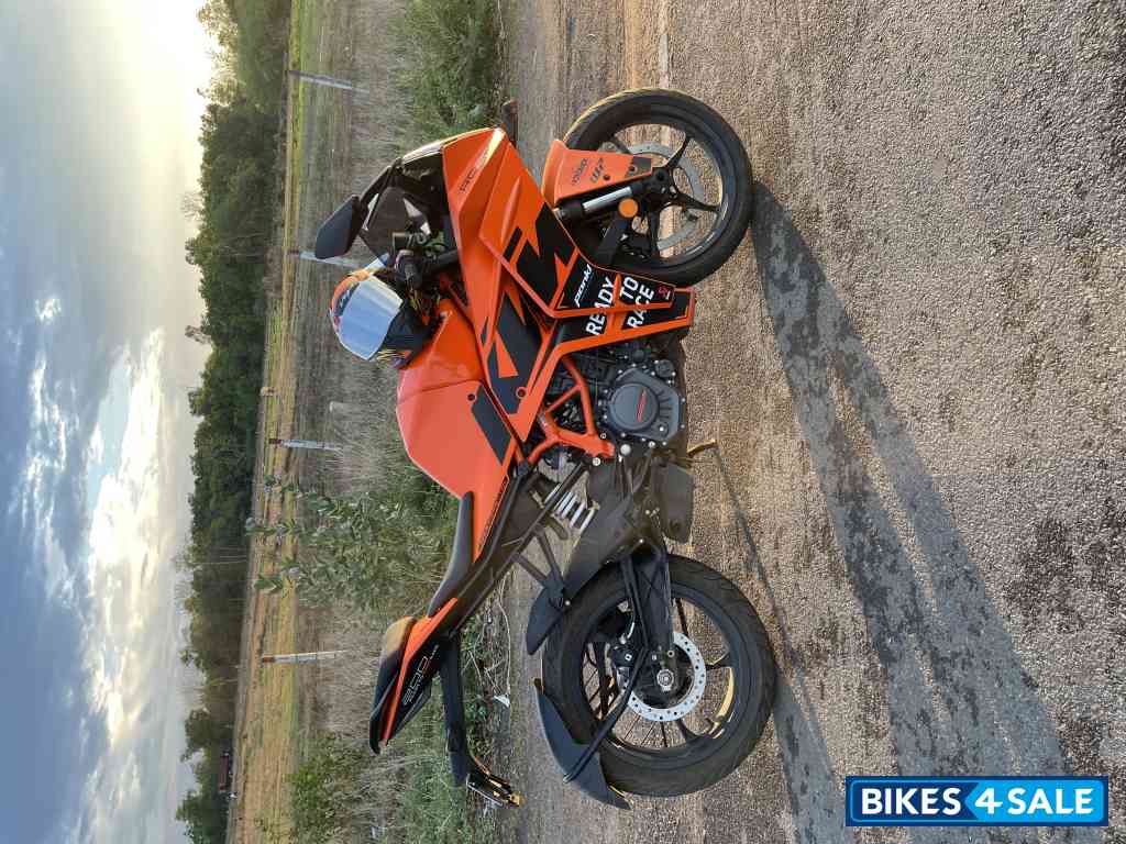 Orange KTM RC 200 GP
