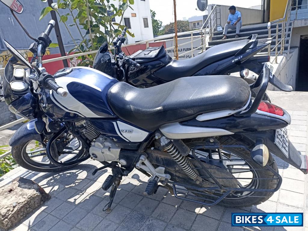 Bajaj V15