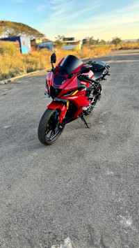 Metallic Red ♥️ Yamaha R15 V4