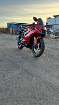 Metallic Red ♥️ Yamaha R15 V4