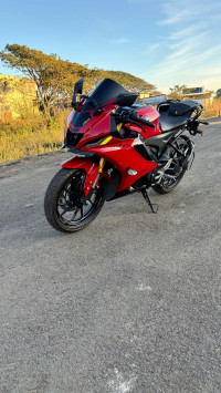 Metallic Red ♥️ Yamaha R15 V4