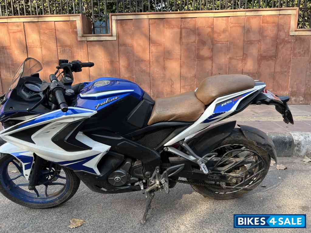 Blue White Bajaj Pulsar RS 200