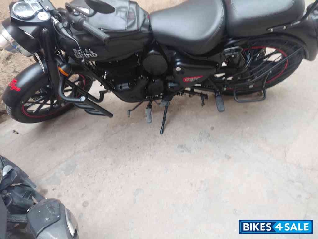 Streak Black Royal Enfield Classic 350 Dual Channel BS6