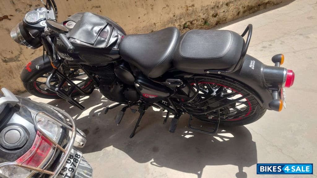 Streak Black Royal Enfield Classic 350 Dual Channel BS6