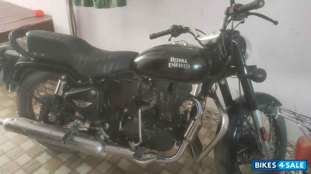 Jet Black Royal Enfield Bullet 350 ES BS6