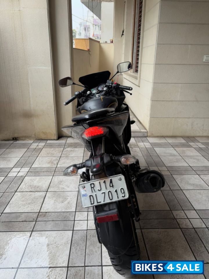 Black,golden Yamaha YZF R15 Black,golden Yamaha YZF R15