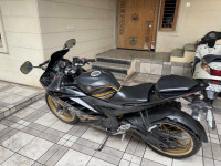 Black,golden Yamaha YZF R15