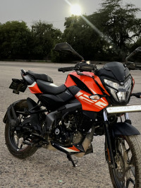 Orange Bajaj Pulsar NS 125