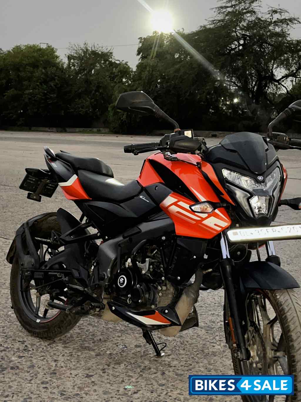 Orange Bajaj Pulsar NS 125