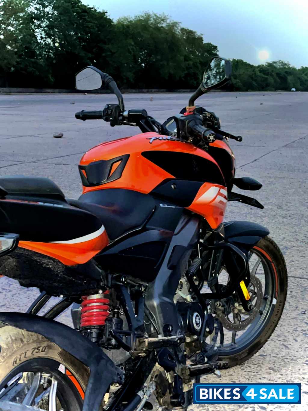 Orange Bajaj Pulsar NS 125