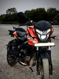 Orange Bajaj Pulsar NS 125