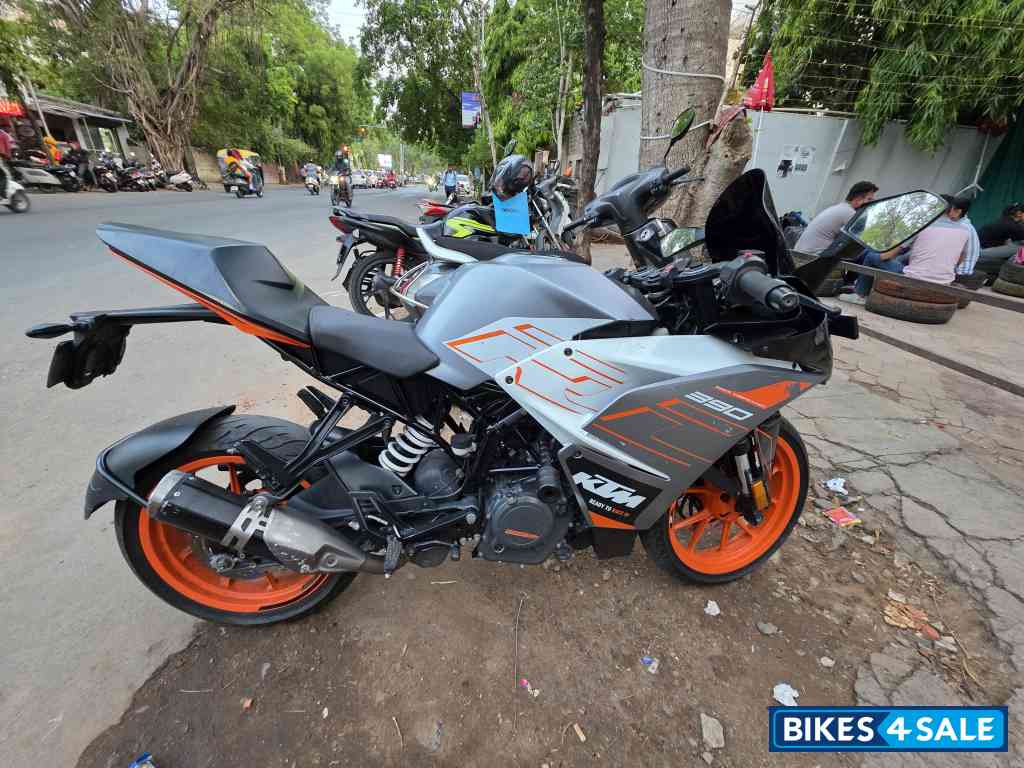 Silver Metallic Matt KTM RC 390 2020