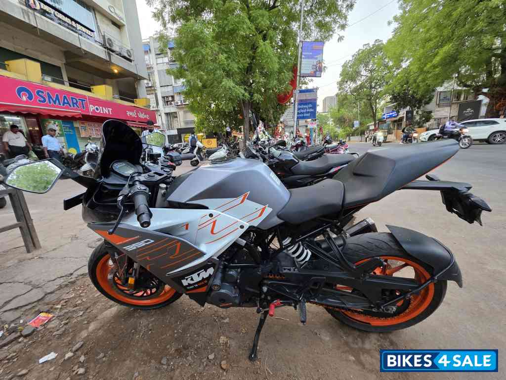 Silver Metallic Matt KTM RC 390 2020