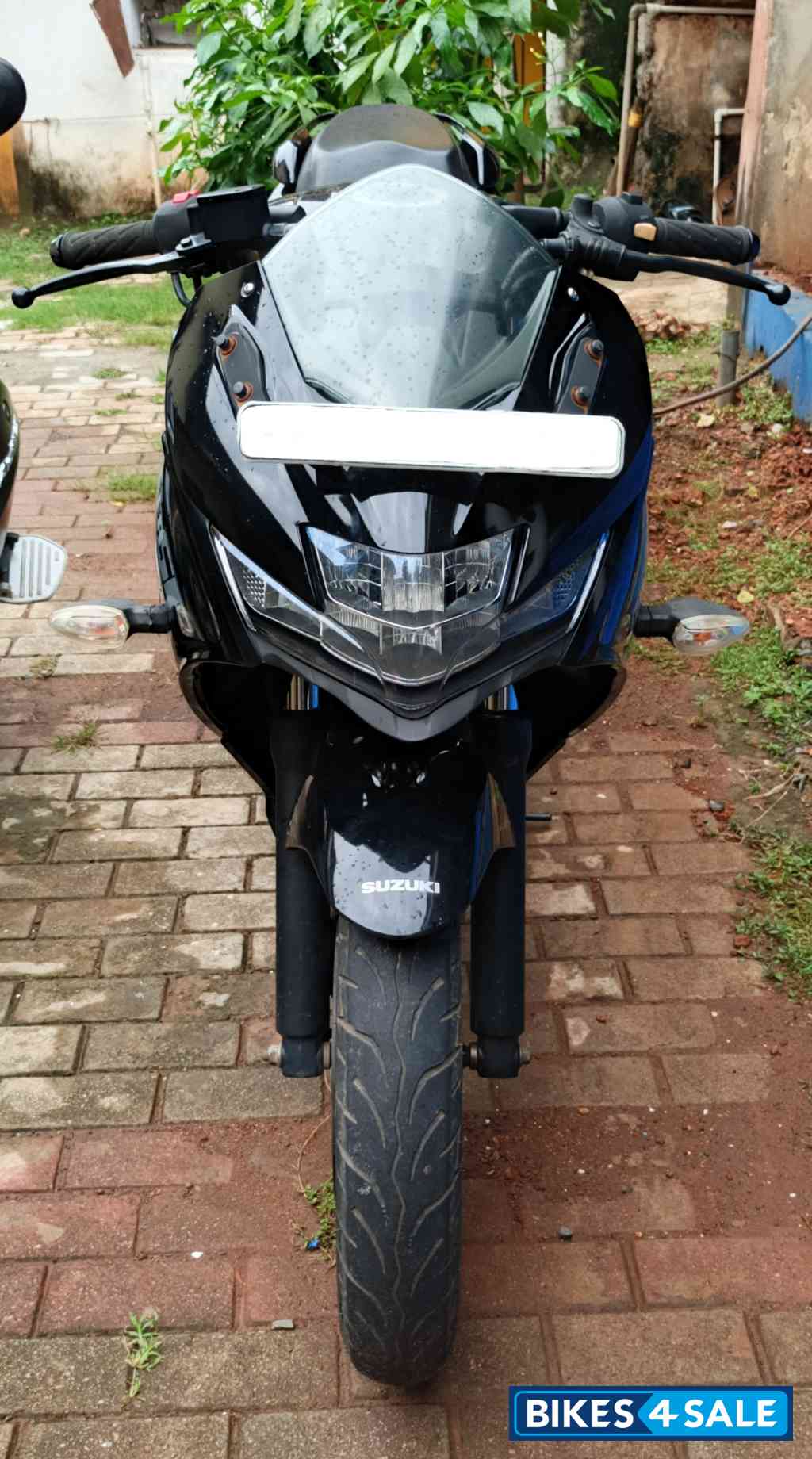 Black Suzuki Gixxer SF BS6