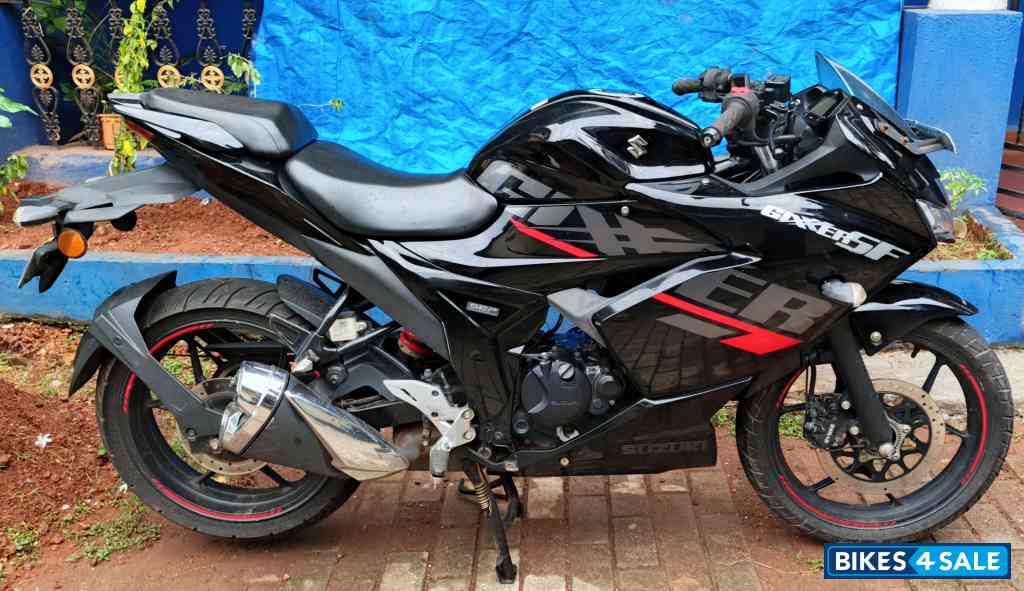 Black Suzuki Gixxer SF BS6