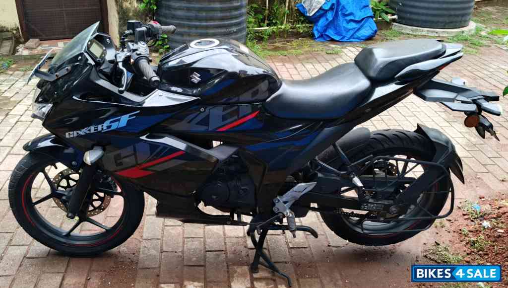 Black Suzuki Gixxer SF BS6