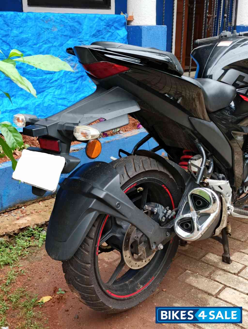 Black Suzuki Gixxer SF BS6