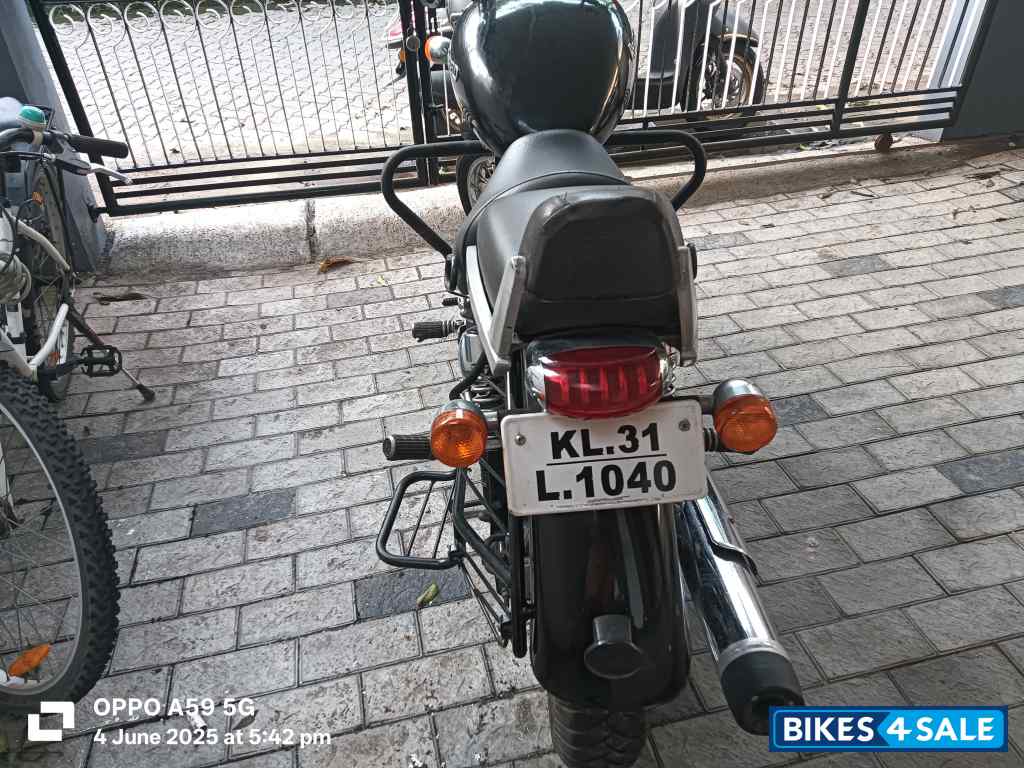 Black Royal Enfield Thunderbird 350