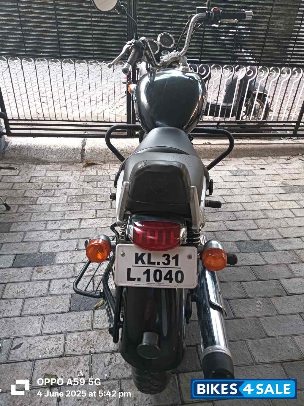 Black Royal Enfield Thunderbird 350