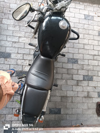 Black Royal Enfield Thunderbird 350