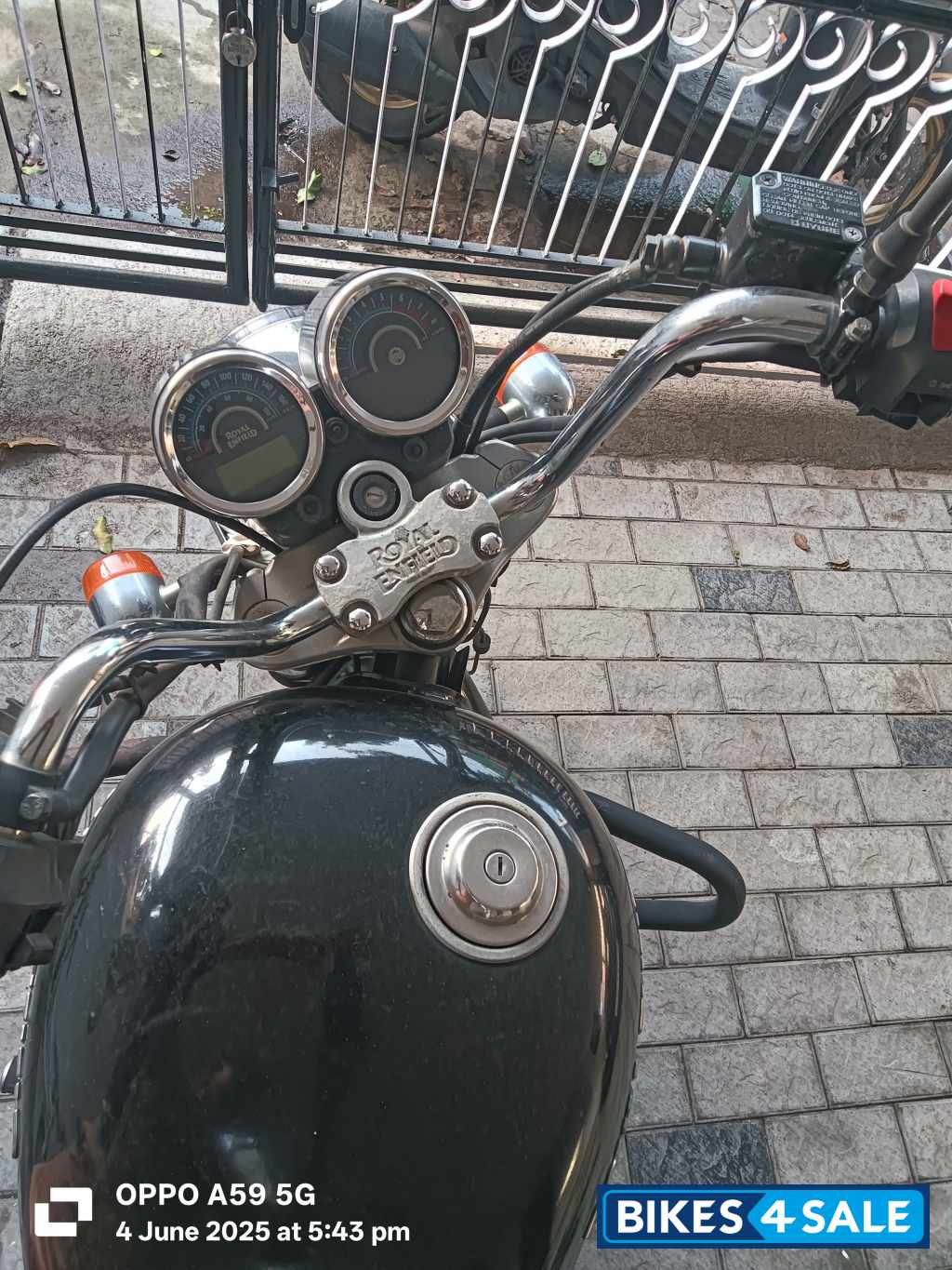 Black Royal Enfield Thunderbird 350