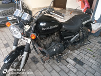 Black Royal Enfield Thunderbird 350