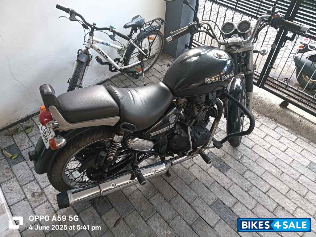 Black Royal Enfield Thunderbird 350