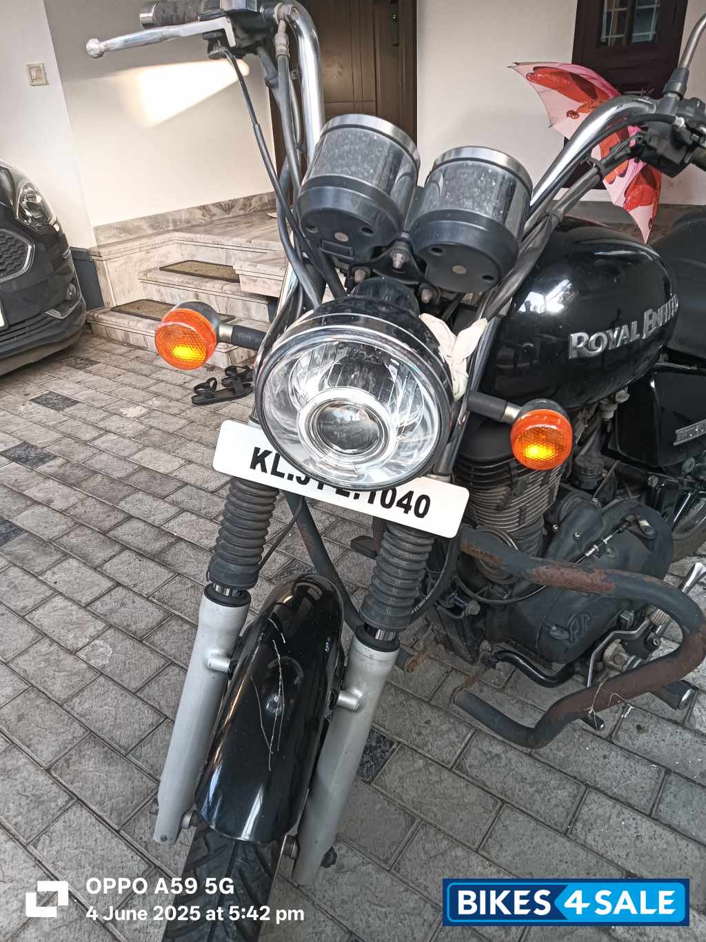 Black Royal Enfield Thunderbird 350