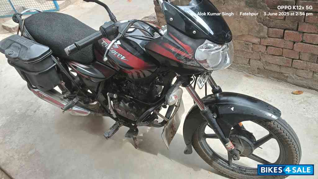 Red Black Bajaj Discover 125