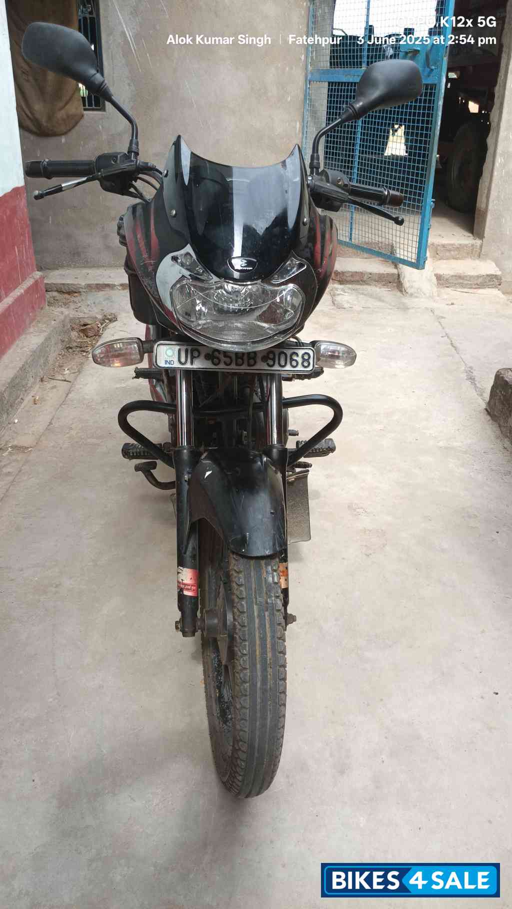 Red Black Bajaj Discover 125