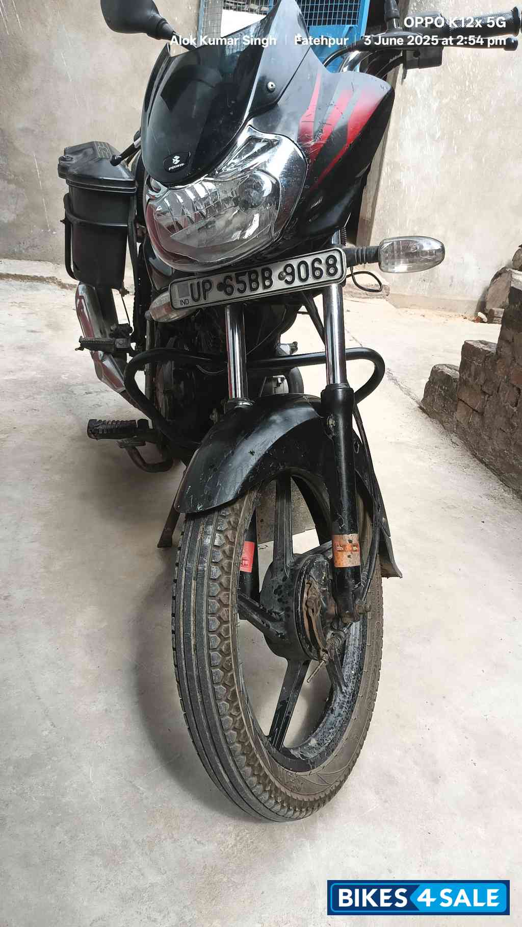 Red Black Bajaj Discover 125