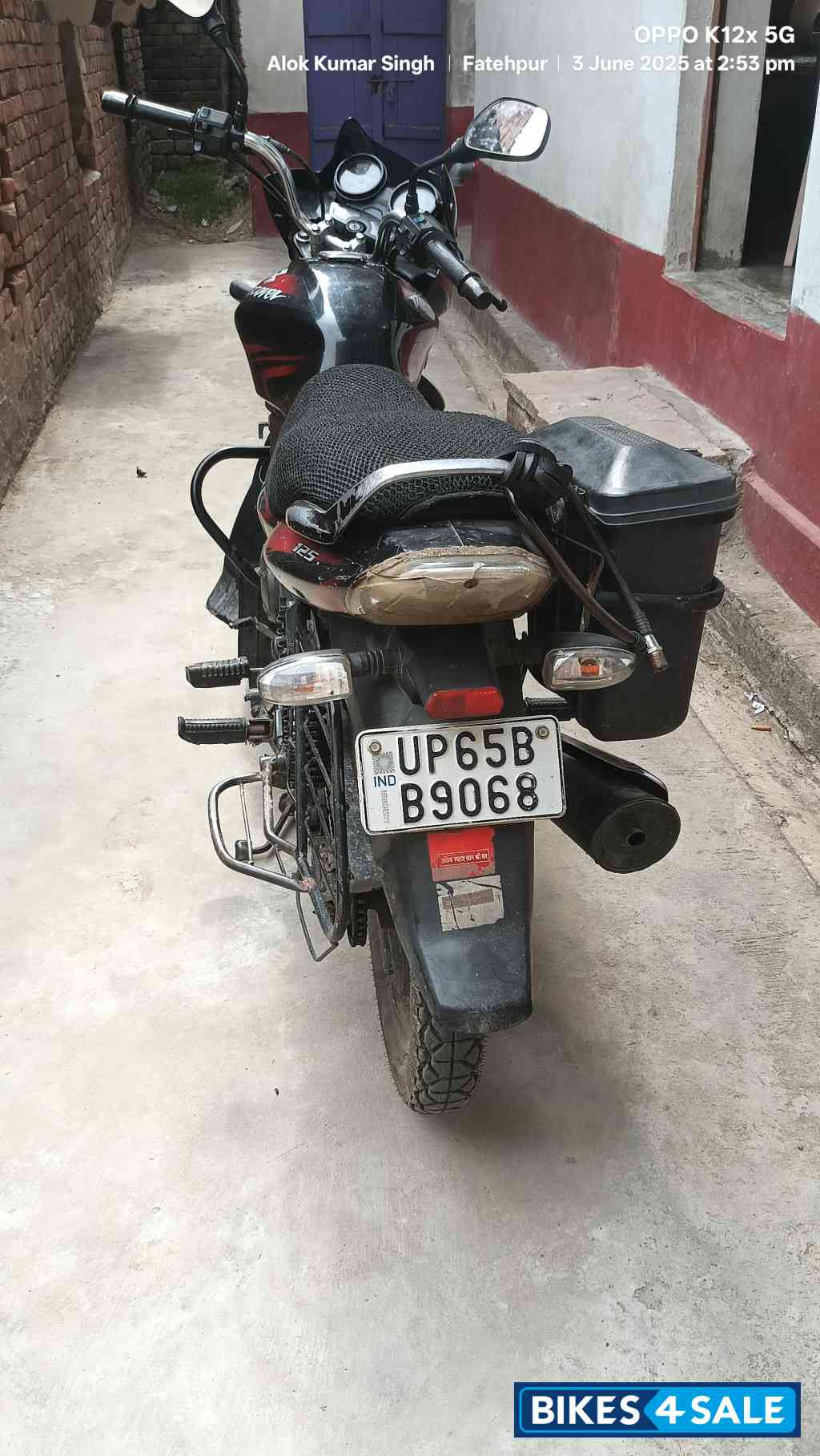 Red Black Bajaj Discover 125