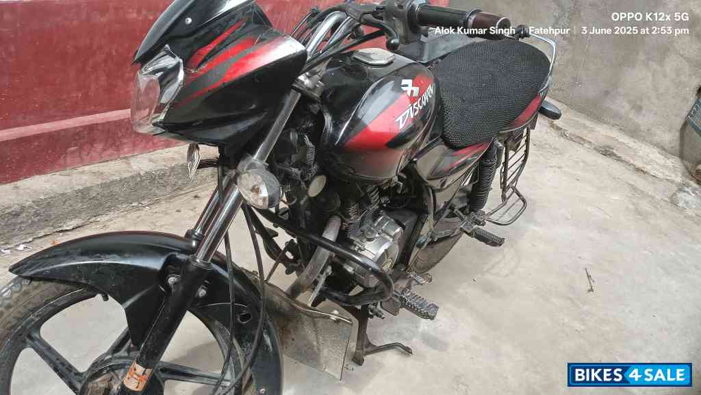Red Black Bajaj Discover 125