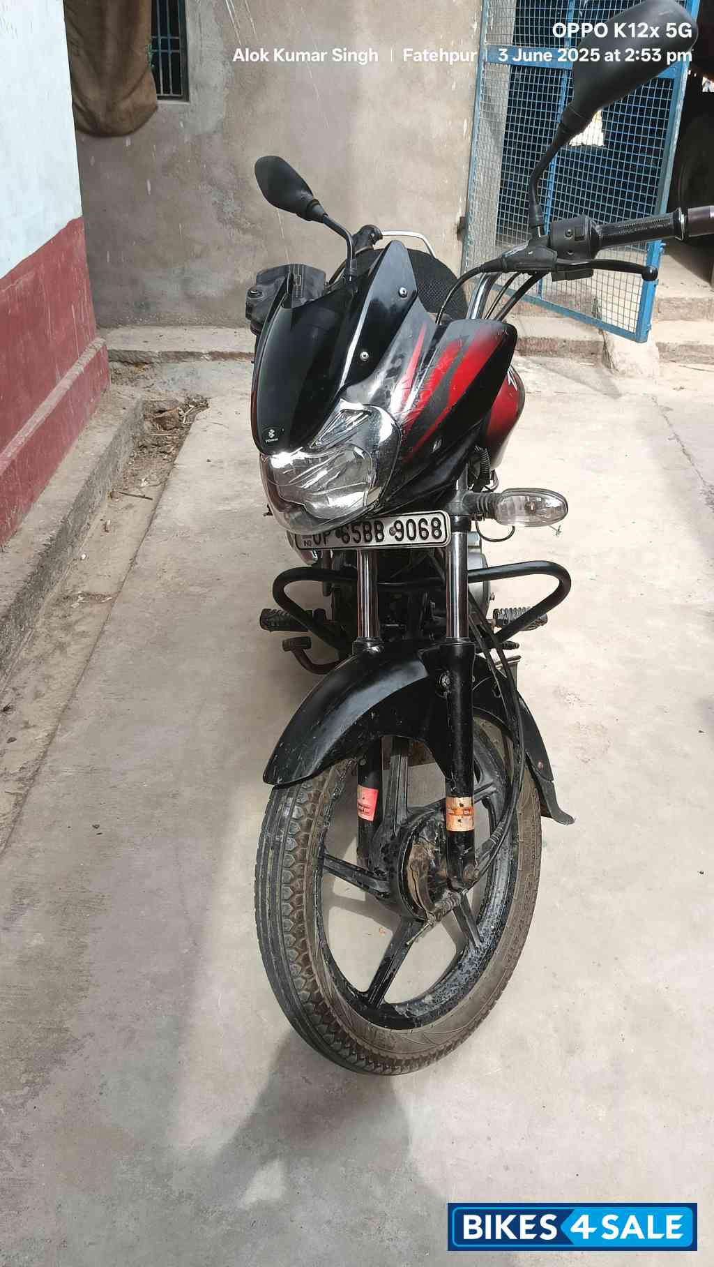 Red Black Bajaj Discover 125