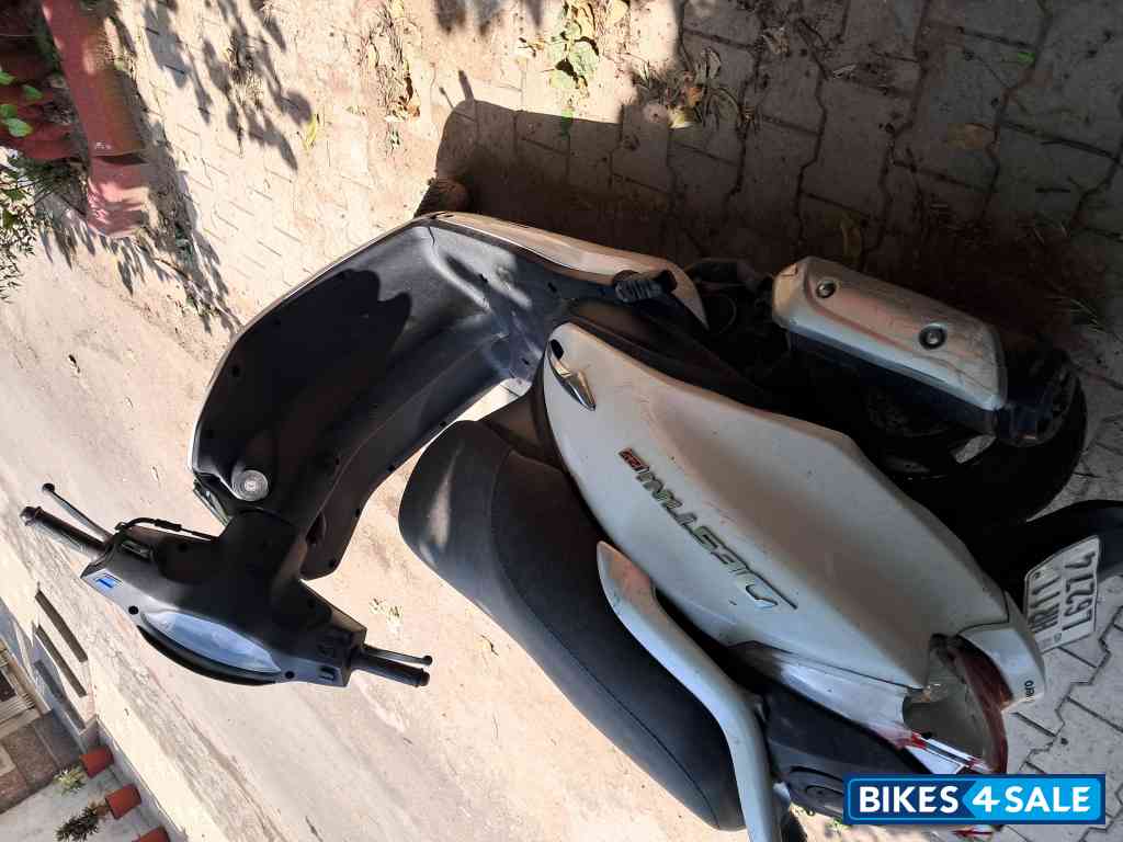 Pearl White Hero Destini 125