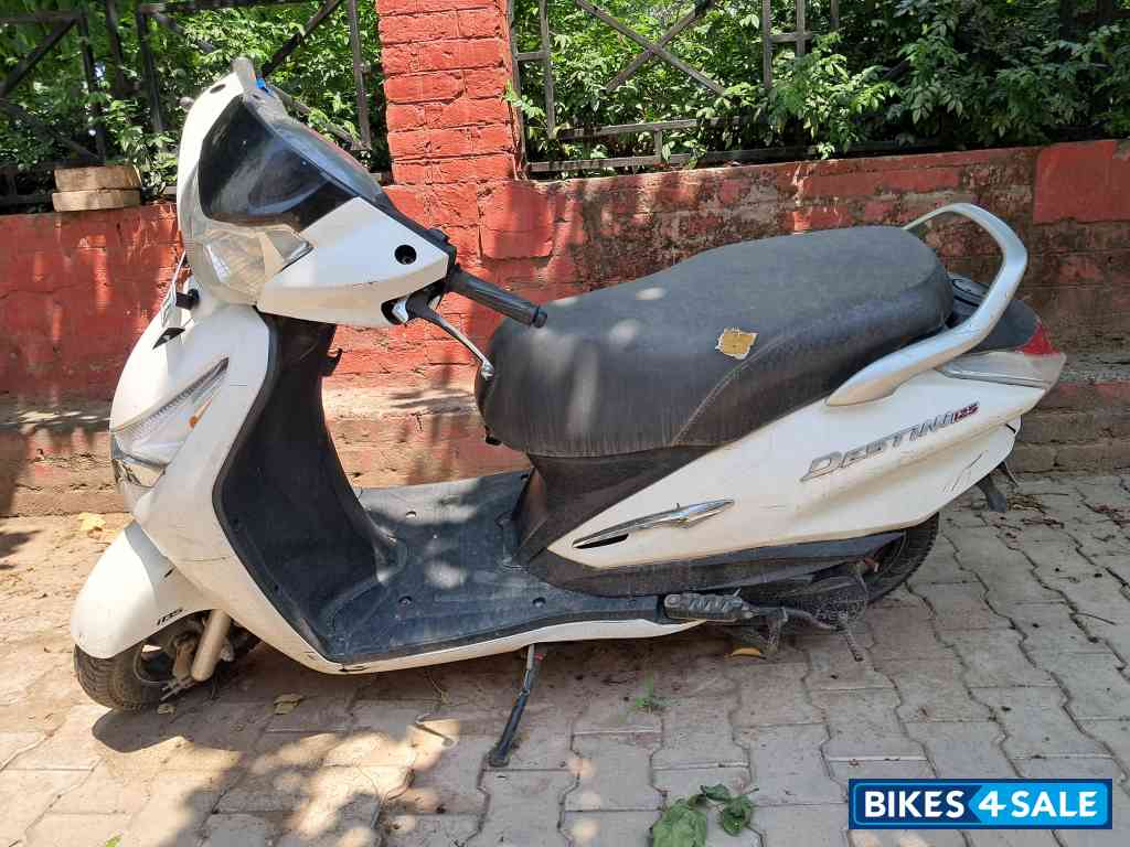 Pearl White Hero Destini 125